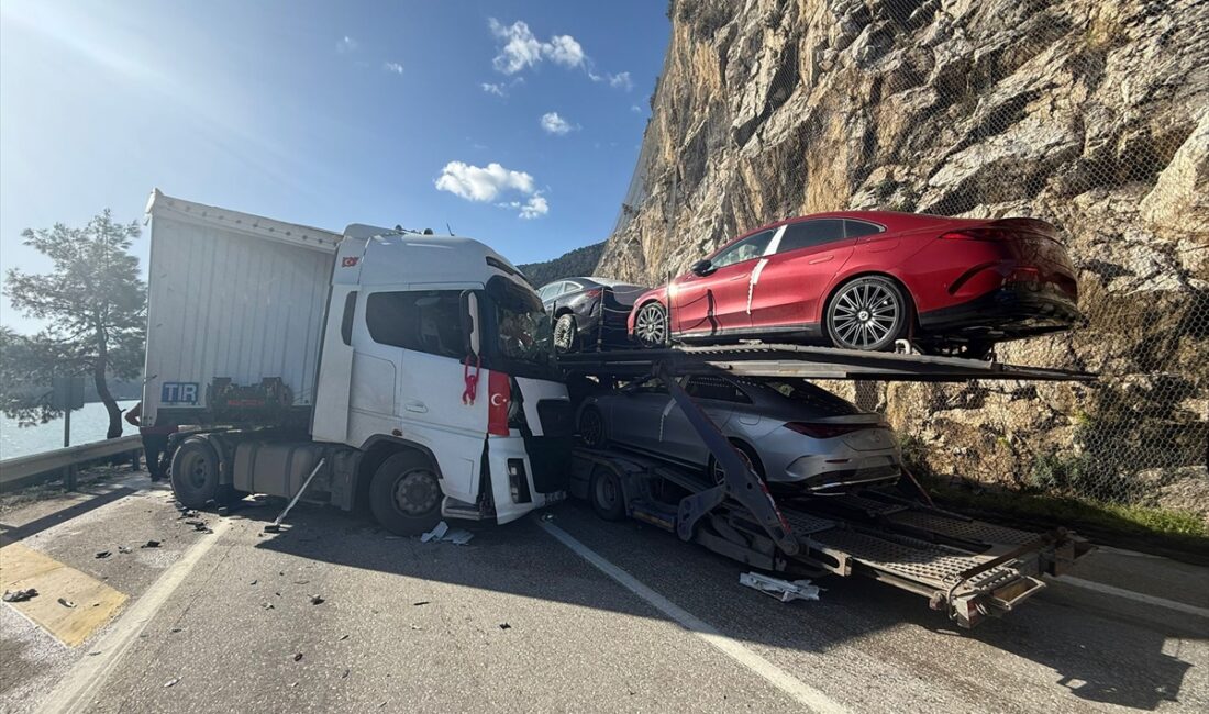 BURDUR (AA) – Burdur'un Bucak ilçesinde meydana gelen trafik kazasında
