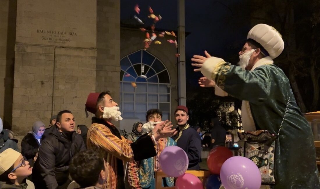 BURDUR (AA) – Burdur'da ramazan ayını karşılamak için fener alayı