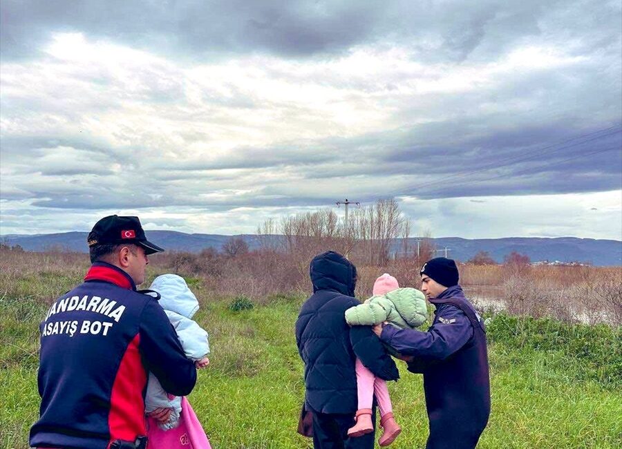 BURSA (AA) – Bursa'da yağış nedeniyle su seviyesinin yükseldiği Uluabat