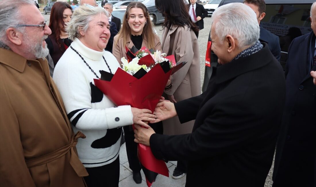- Havacılık sektöründe 65 yılı aşkın deneyimiyle üç kıtada faaliyet
