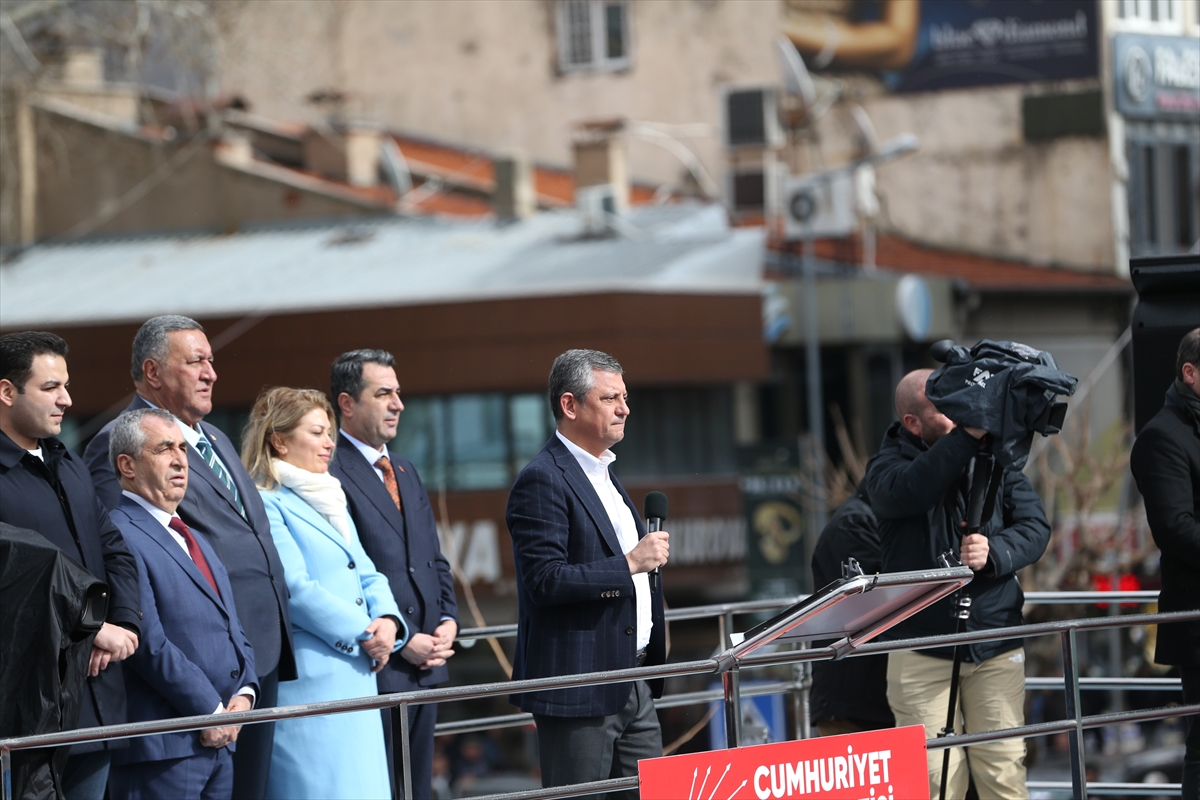 - "5 Şubat Gazi Mustafa Kemal'in Niğde'ye geldiği gündür. 1934'te