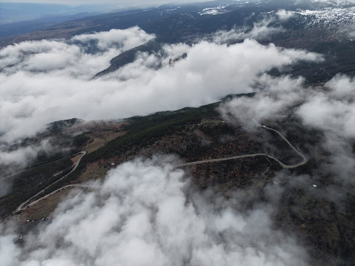 ÇORUM (AA) – Çorum'un Kargı ilçesinde sis etkili oldu. Sisle
