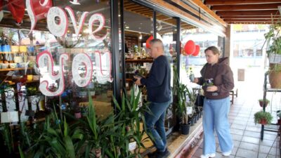 - Hükümlüler, Sevgililer Günü'ne özel hazırladıkları kesme ve saksı çiçekleri