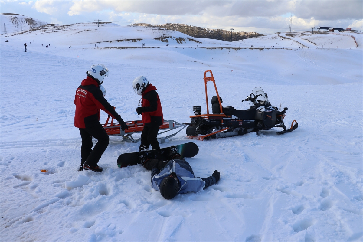 ISPARTA (AA) – Isparta'da kış turizminin önemli merkezlerinden Davraz Kayak