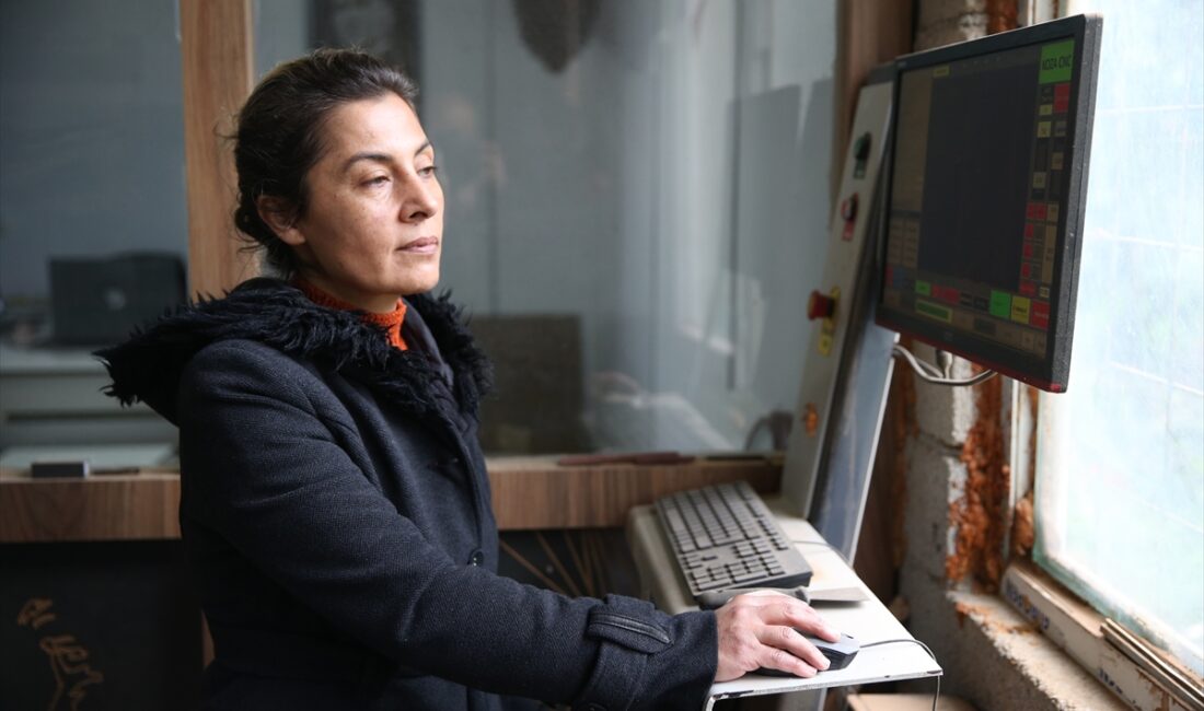 - Antalya'nın Alanya ilçesinde kadın girişimci, KOSGEB hibesiyle kurduğu atölyede