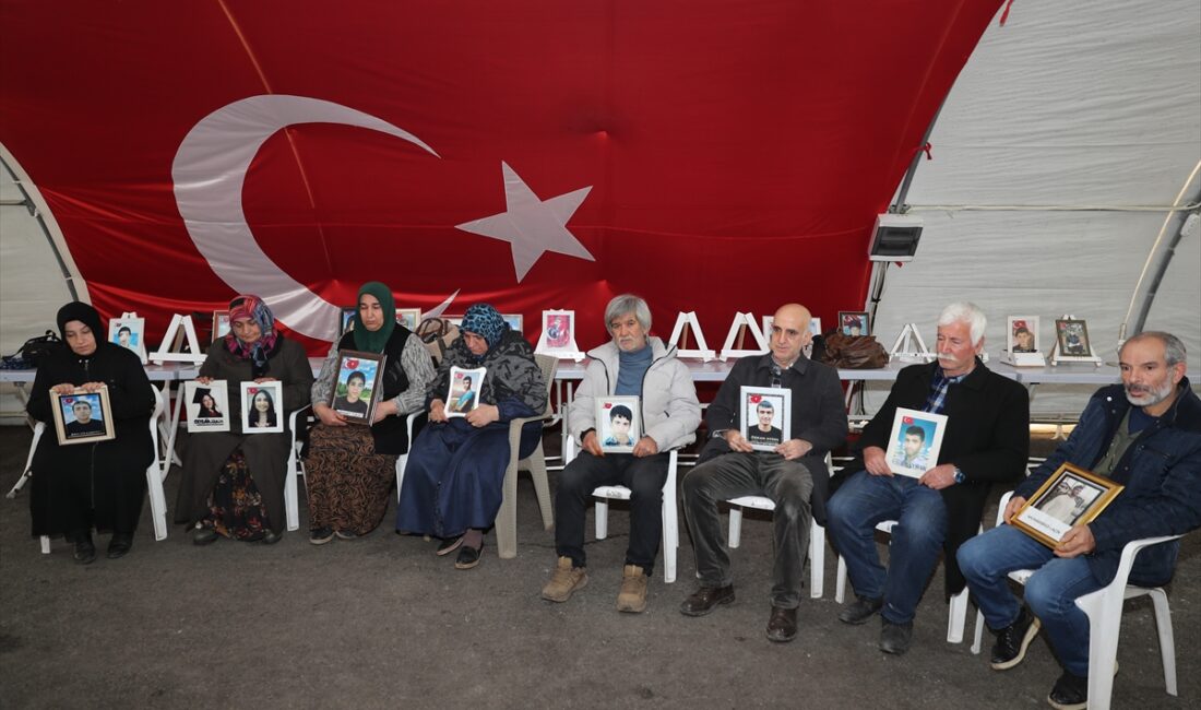 - Anne Sariye Tokay:
- "Allah'ın izniyle evlatlarımıza kavuşacağız"