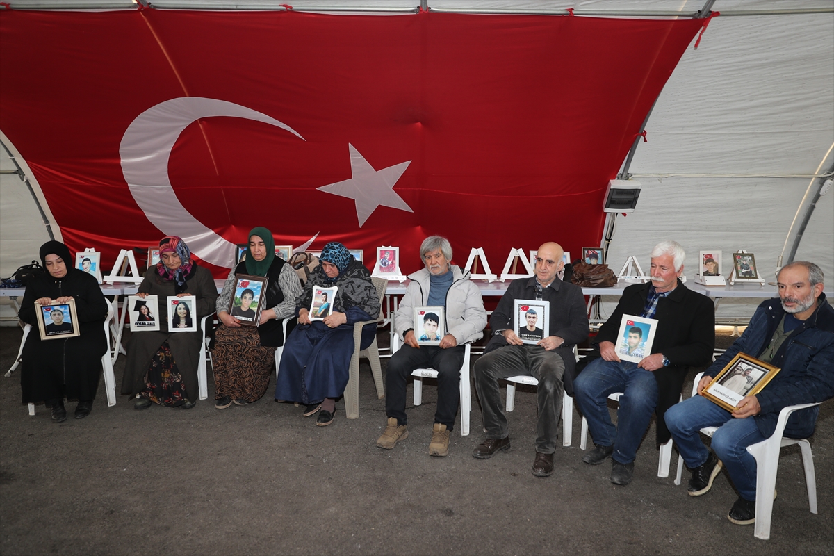 - Anne Sariye Tokay:
- "Allah'ın izniyle evlatlarımıza kavuşacağız"