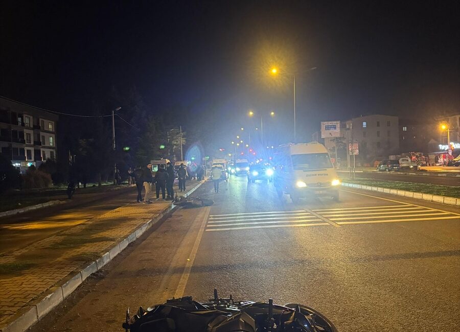 DÜZCE (AA) – Düzce'de iki motosikletin çarpışması sonucu 1 kişi