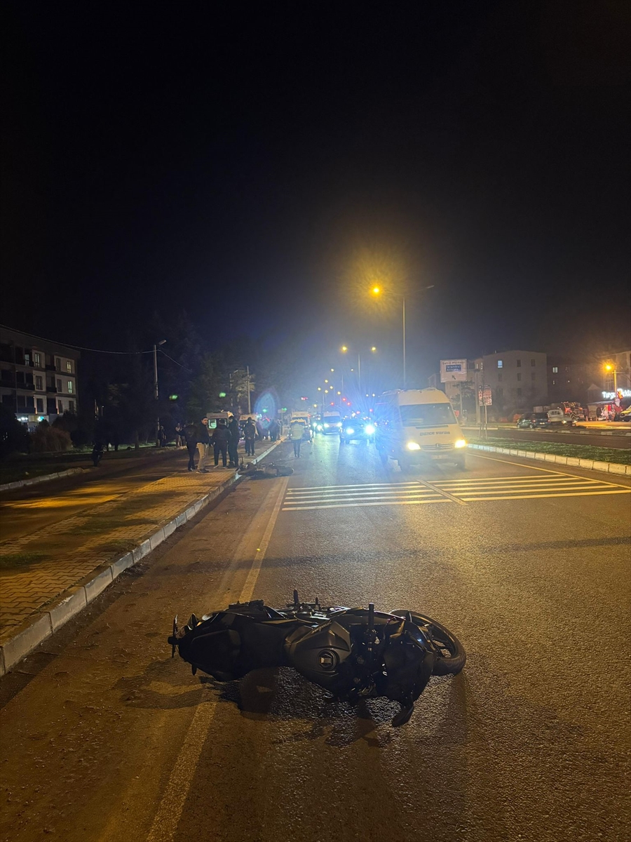 DÜZCE (AA) – Düzce'de iki motosikletin çarpışması sonucu 1 kişi