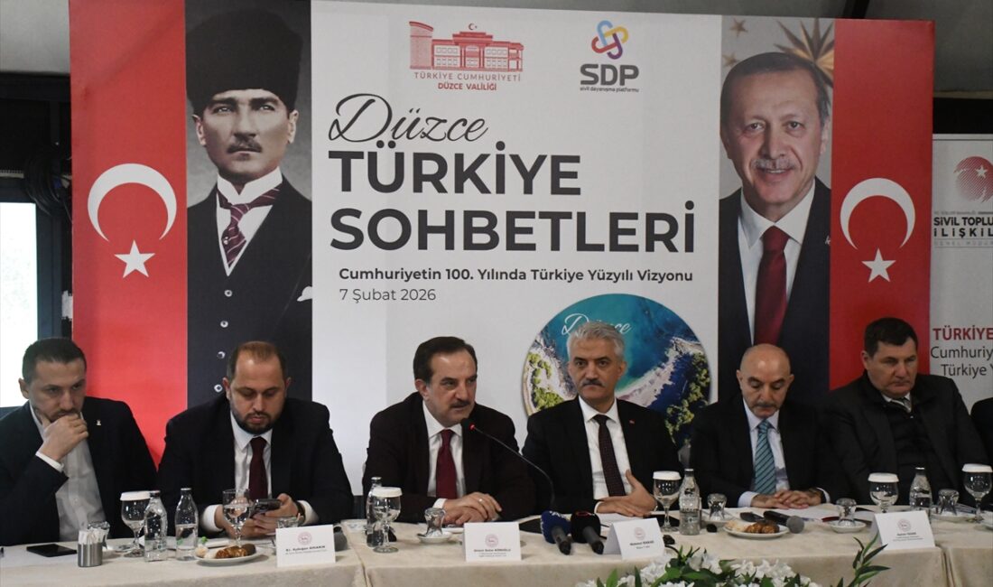 DÜZCE (AA) – Düzce'de Türkiye Yüzyılı vizyonu kapsamında "Türkiye Sohbetleri"