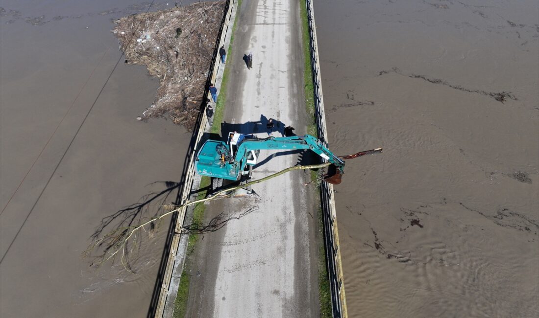 EDİRNE (AA) – Edirne’de debisi artan Meriç ve Tunca nehirleri