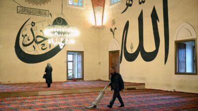 EDİRNE (AA) – Edirne Müftüsü Ercan Aksu, kentteki camilerin temizlenip