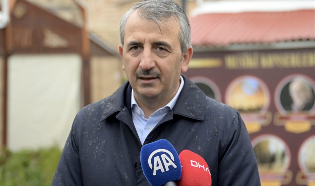 - Edirne Valisi Yunus Sezer:
- "Selimiye'nin etrafı, inşallah böyle bir