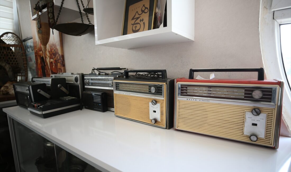 - Antalya'da Türk kültürüne duyduğu ilgiyle etnografik eserler biriktiren Mehmet