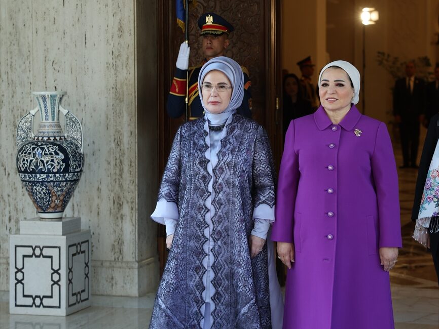 - Al-İttihadiye Sarayı'nda gerçekleşen ikili görüşmenin ardından lider eşleri, Büyük