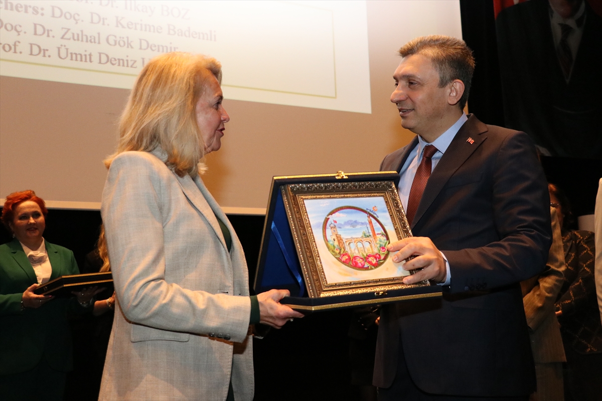 - Antalya Valisi Hulusi Şahin:
- "Engelli bireyi olan bir ailenin