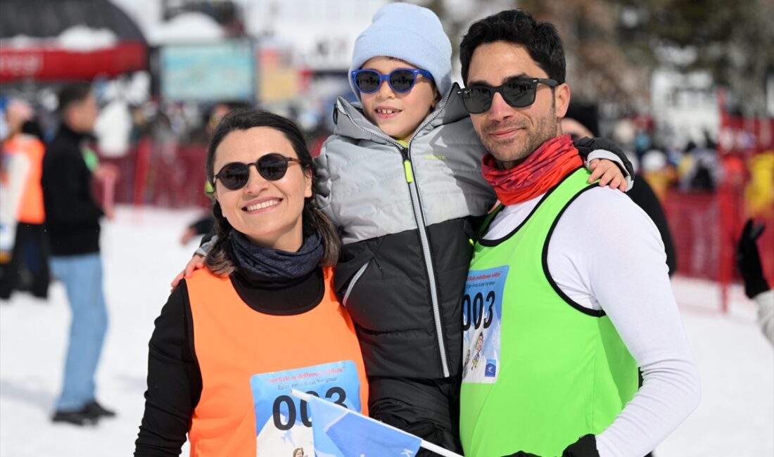 KAYSERİ (AA) – Erciyes Kış Sporları ve Turizm Merkezi'nde eşler