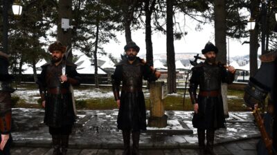 - Bilecik'teki Ertuğrul Gazi Türbesi'nde jandarma uzman çavuşların saat başı