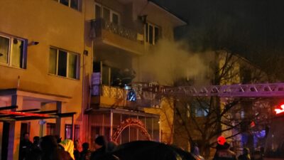 ERZİNCAN (AA) – Erzincan'da apartman dairesinde çıkan yangında 3'ü çocuk