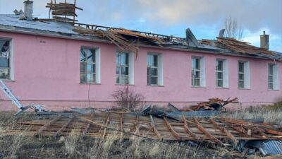 ERZİNCAN (AA) – Erzincan'da şiddetli rüzgar sebebiyle köylerdeki bazı evlerin