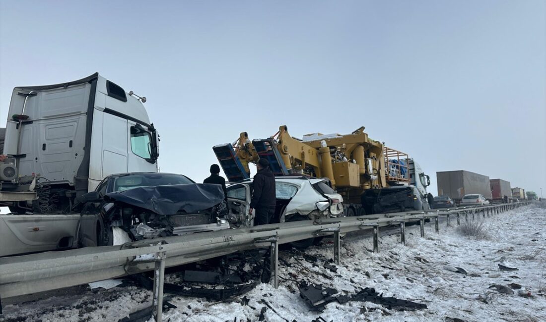 - Yaralıların olduğu kaza yerine, çok sayıda itfaiye ve sağlık