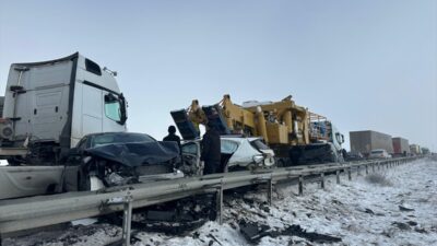 - Yaralıların olduğu kaza yerine, çok sayıda itfaiye ve sağlık