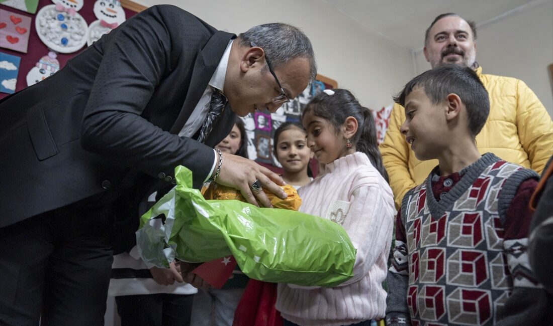 ERZURUM (AA) – Erzurum'da off-road ekipleri, karlı dağları aşıp kırsaldaki