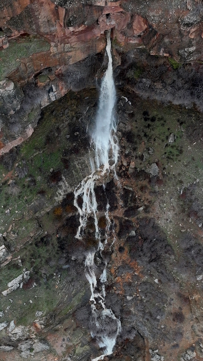 - Kayseri'nin Yahyalı ilçesinde geçmişte darphane olarak kullanılan Zebil Mağarası'ndan