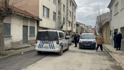 ESKİŞEHİR (AA) – Eskişehir'in Odunpazarı ilçesinde üçüncü kattaki evlerinin penceresinden