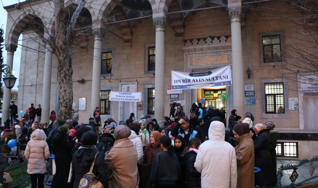 ESKİŞEHİR (AA) – Eskişehir'de "Ramazan Fener Alayı" yürüyüşü yoğun katılımla