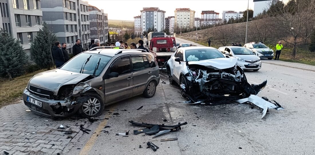 ESKİŞEHİR (AA) – Odunpazarı ilçesinde, 1 belediye otobüsü ve 2