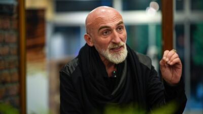 - Uzun:
- "Dünyada Resulullah'ın kabrini en net çeken benim. Allah