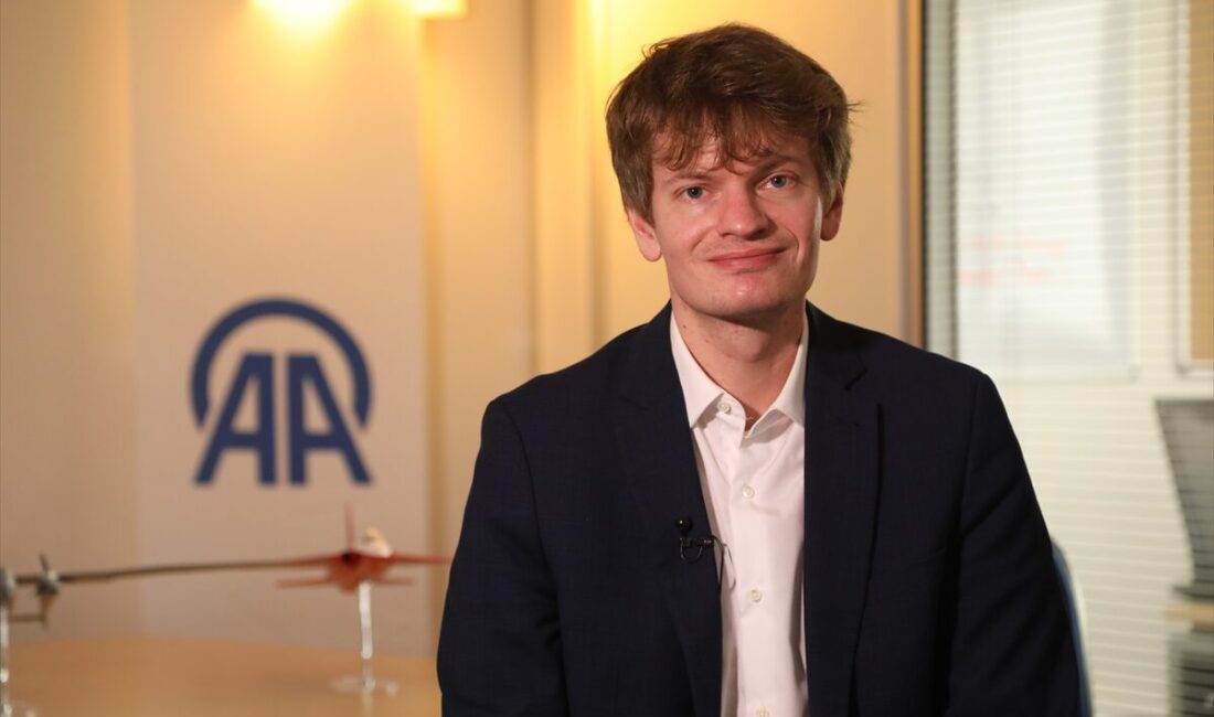 - Uluslararası Hukuka Saygı için Hukukçular Derneği Genel Sekreteri Benjamin