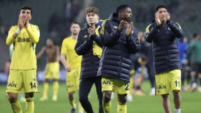 - Kocaelispor: 0 - Fenerbahçe: 1 (İlk yarı)