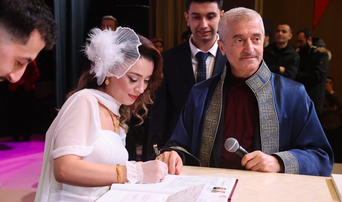 GAZİANTEP (AA) – Gaziantep'te 62 çift, evlenmek için 14 Şubat