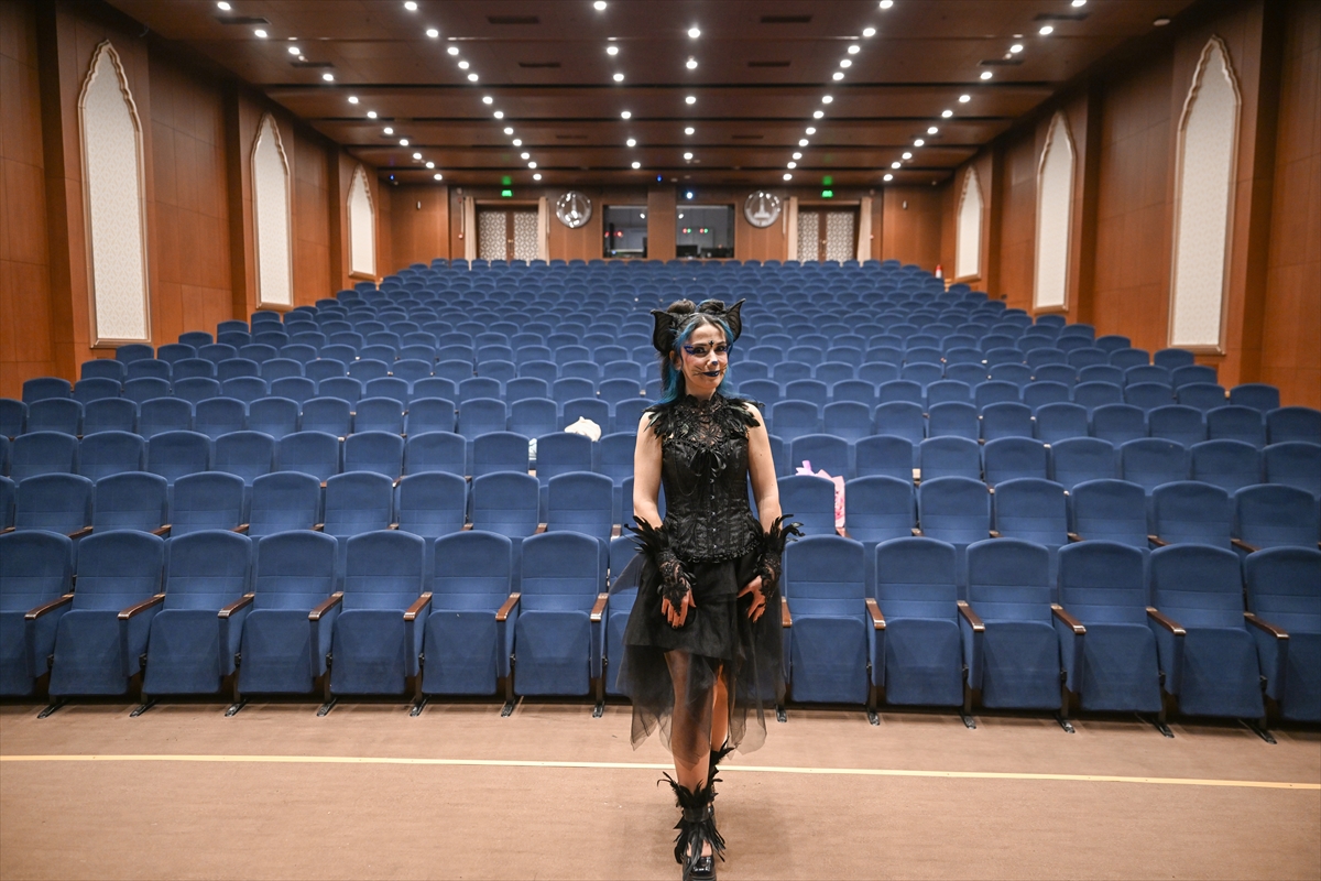 GAZİANTEP (AA) – Gaziantep'te Mavi Sanat Tiyatrosu tarafından Lewis Carroll'un