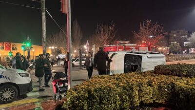 GAZİANTEP (AA) – Gaziantep’in Şehitkamil ilçesinde hafif ticari araç ile