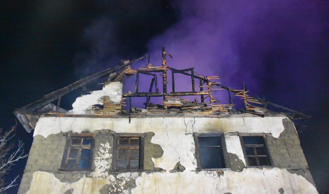 GÜMÜŞHANE (AA) – Gümüşhane'de iki katlı müstakil evde çıkan yangında