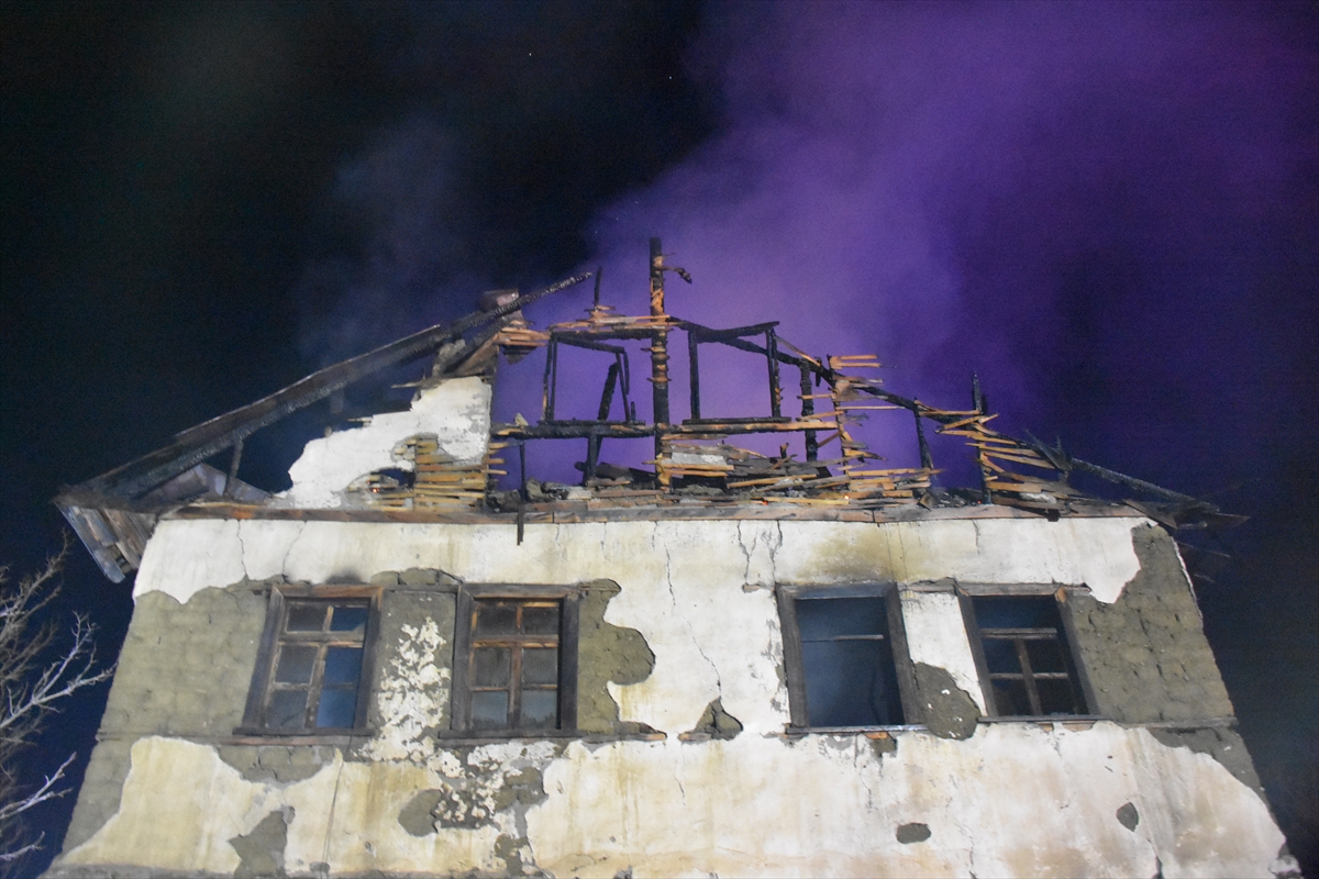 GÜMÜŞHANE (AA) – Gümüşhane'de iki katlı müstakil evde çıkan yangında