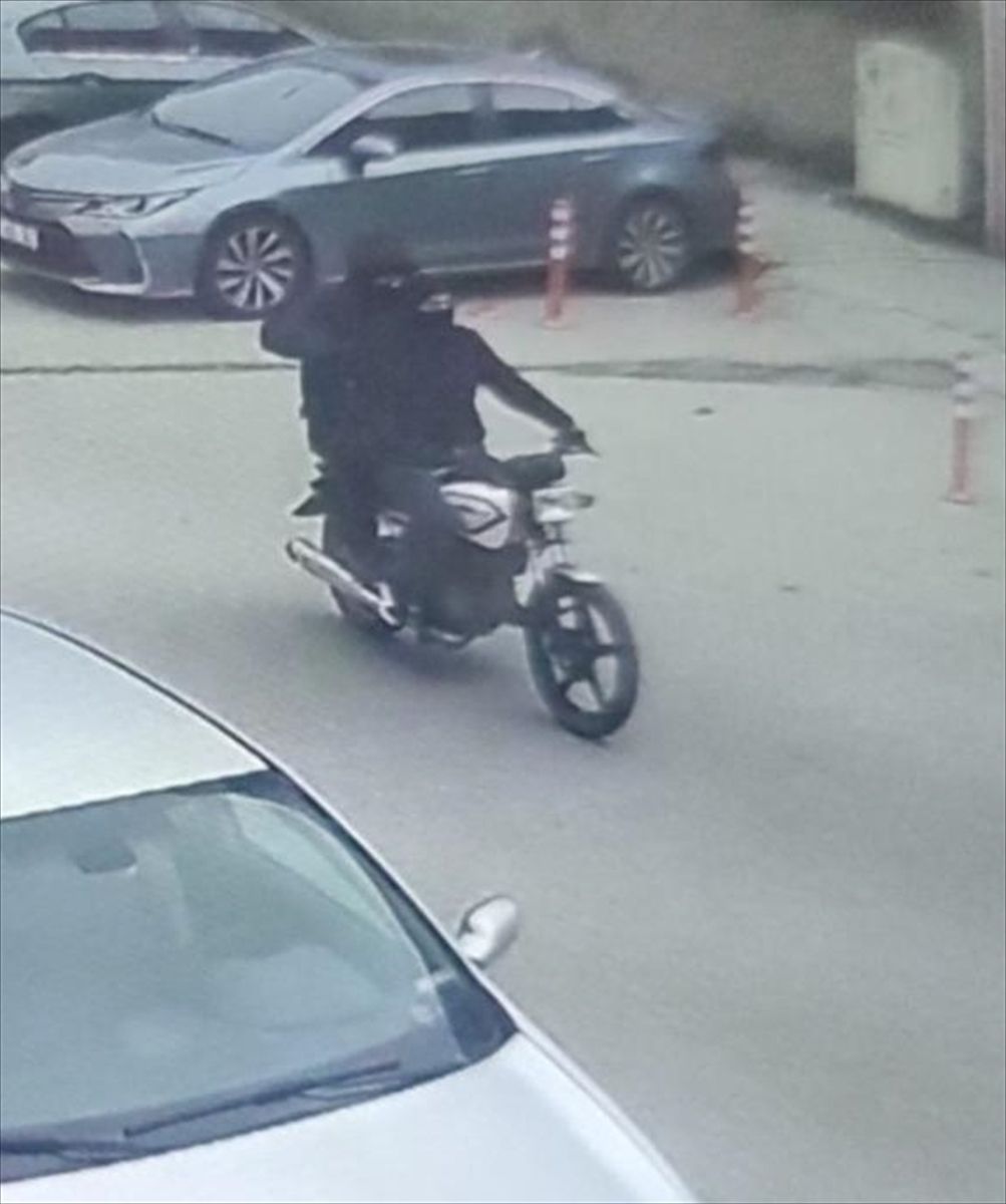 - Valilik:
- "Olayı gerçekleştiren şahıslardan M.A. ve şüphelilere yardım ettiği