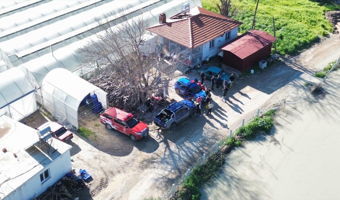 - Antalya'nın Kaş ilçesinde su seviyesinin yükselmesi sonucu mahsur kalan