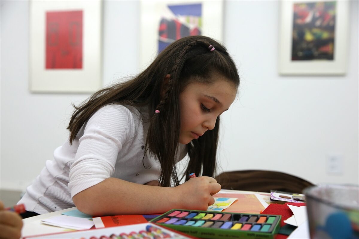 - Erzurum Atatürk Üniversitesi Güzel Sanatlar Fakültesi'nde, yarıyıl tatili boyunca