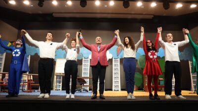 İSTANBUL (AA) – Halkbank Çocuk Tiyatrosunun ikinci oyunu "Süper Kahramanlar: