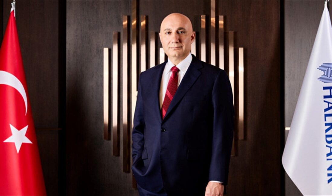 - Halkbank Genel Müdürü Osman Arslan:
- "2025, kaynaklarımızı seçici alanlara