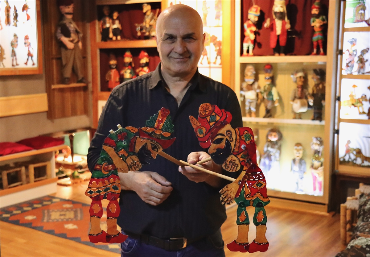 - Bursa'da ramazan ayı boyunca klasik Karagöz oyunlarının yanı sıra