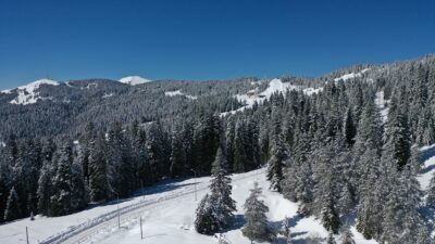 KASTAMONU (AA) – Ilgaz Dağı'nda kar yağışının ardından beyaz örtüyle