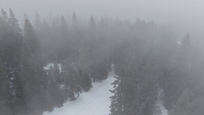 KASTAMONU (AA) – Ilgaz Dağı'nda yoğun sis ve kar yağışı