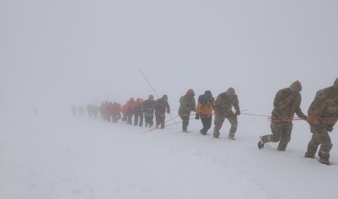 KASTAMONU (AA) – Ilgaz Dağı'nda bulunan kayak merkezinde Çığda Arama