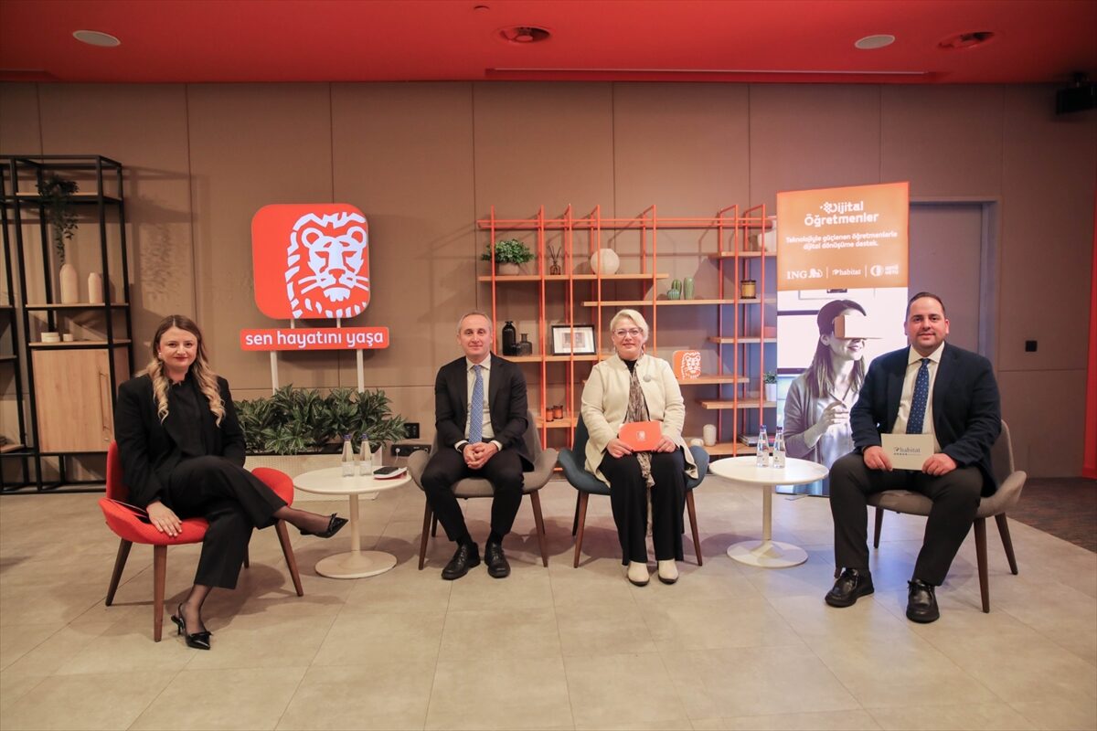 - ING Türkiye Genel Müdürü Alper Gökgöz:
- "Projeyle sınıflarda merakı