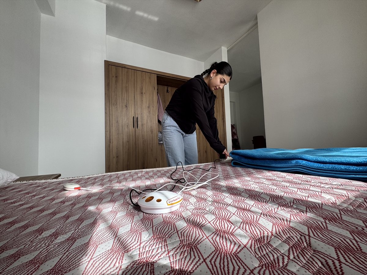 - Van'da pansiyonda kalan işitme engelli öğrenciler, yastık altına yerleştirilen